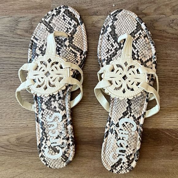 Circus by Sam Edelman Cherri Medallion Flat Sandals Snake Print Taupe Black SZ 8 - Picture 2 of 6